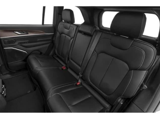 Jeep Grand Cherokee Laredo 4x4 2027 — side view