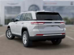 Jeep Grand Cherokee Laredo X 4x4 2026 — side view