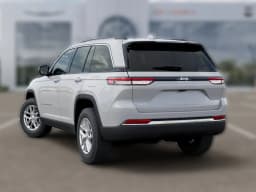 Jeep Grand Cherokee Laredo X 4x4 2026 — side view