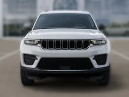 Jeep Grand Cherokee Laredo X 4x4 2026 — side view