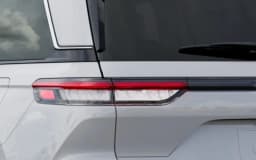 Jeep Grand Cherokee Laredo X 4x4 2026 — side view