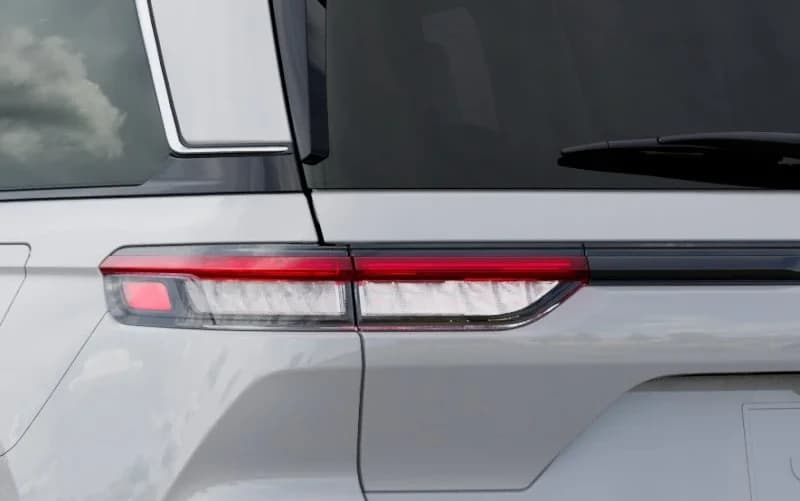 Jeep Grand Cherokee Laredo X 4x4 2026 — side view