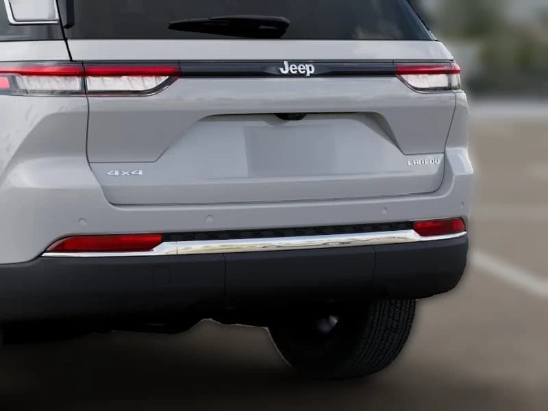 Jeep Grand Cherokee Laredo X 4x4 2026 — side view