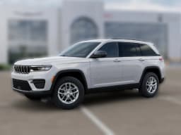 Jeep Grand Cherokee Laredo 4x4 2026 — side view