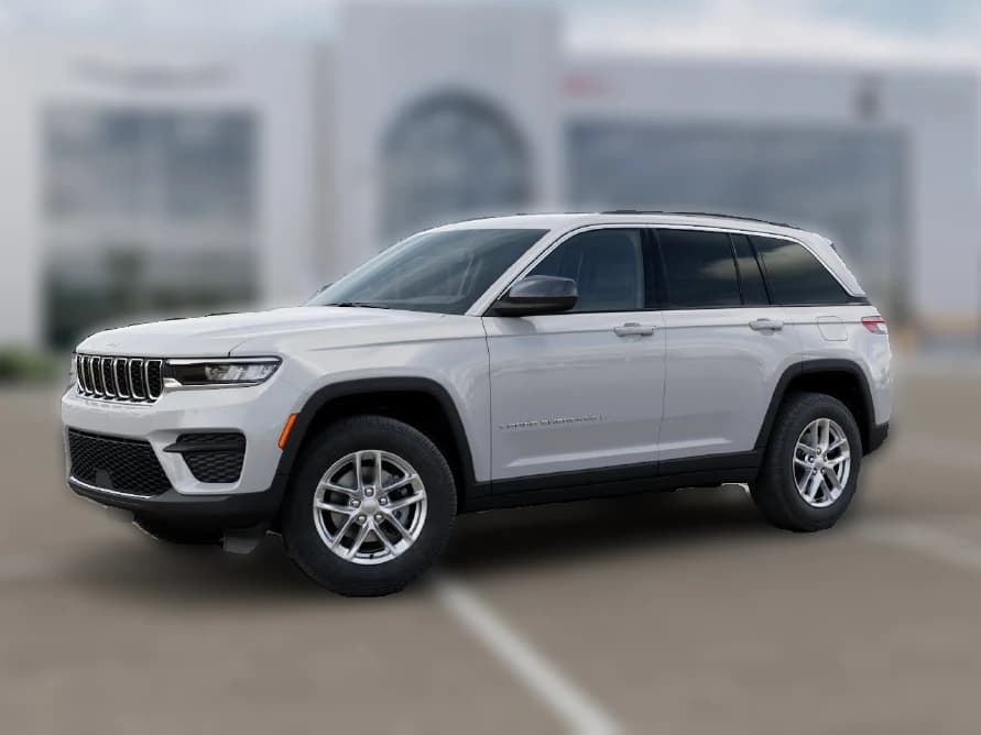 Jeep Grand Cherokee Laredo 4x4 2026 — side view