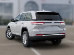 Jeep Grand Cherokee Laredo 4x4 2026 — side view