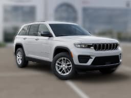 Jeep Grand Cherokee Laredo 4x4 2026 — side view