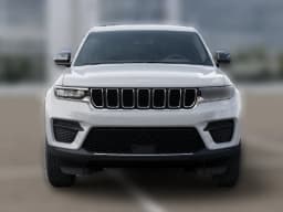 Jeep Grand Cherokee Laredo 4x4 2026 — side view