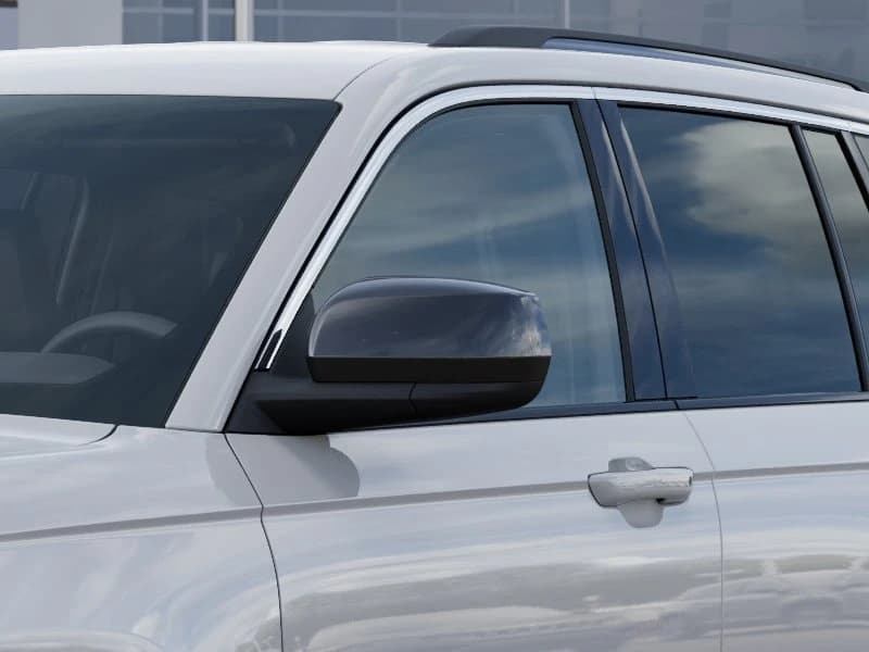 Jeep Grand Cherokee Laredo 4x4 2026 — side view
