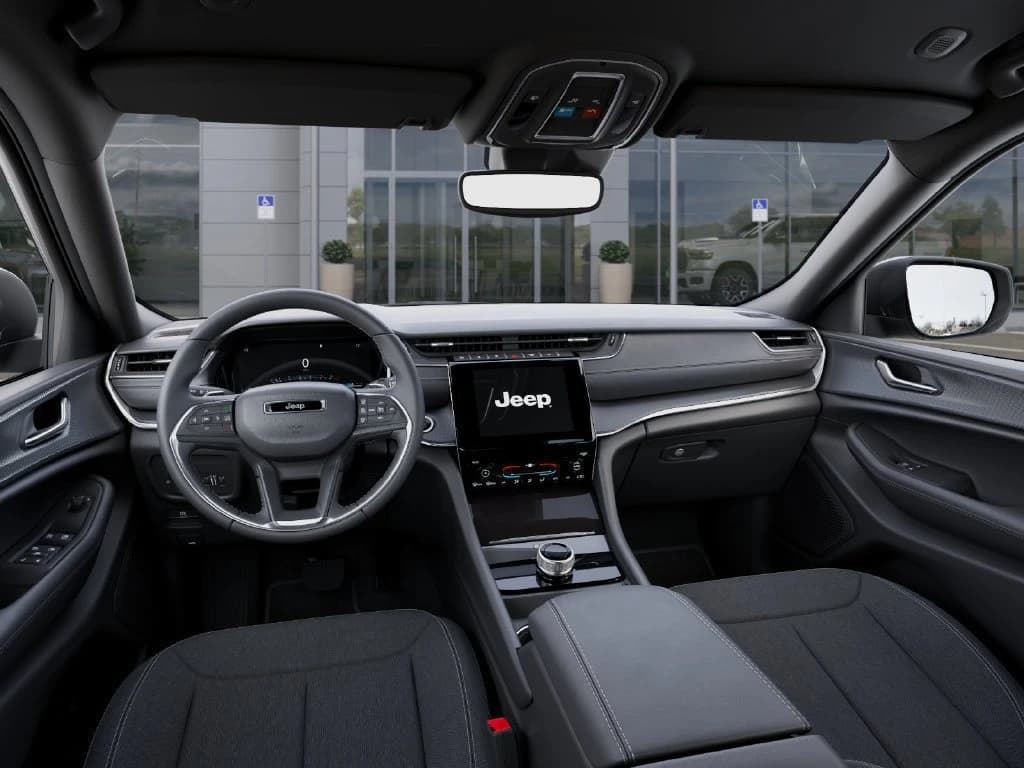 Jeep Grand Cherokee Laredo 4x4 2026 — side view
