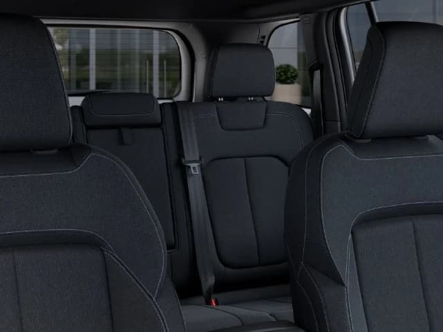 Jeep Grand Cherokee Laredo 4x4 2026 — side view