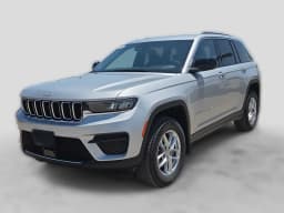 Jeep Grand Cherokee Laredo X 4x4 2026 — side view