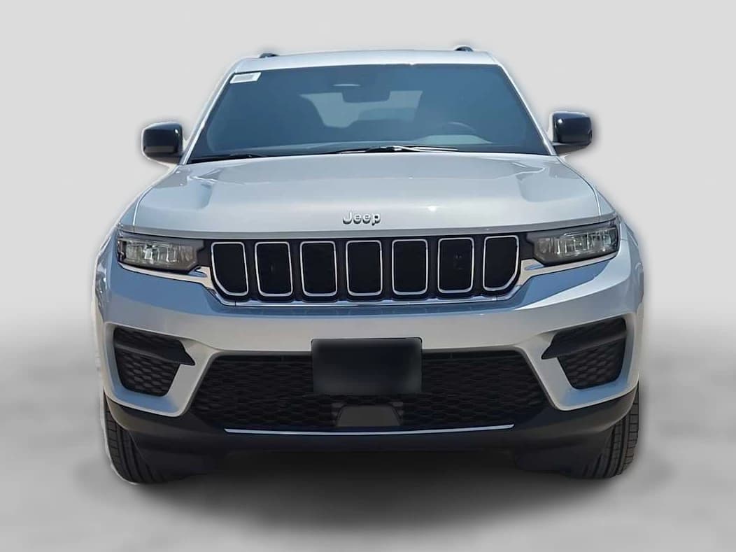 Jeep Grand Cherokee Laredo X 4x4 2026 — side view