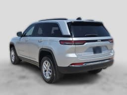 Jeep Grand Cherokee Laredo X 4x4 2026 — side view