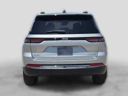 Jeep Grand Cherokee Laredo X 4x4 2026 — side view