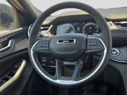 Jeep Grand Cherokee Laredo X 4x4 2026 — side view