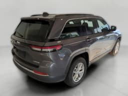 Jeep Grand Cherokee Laredo X 4x4 2026 — side view