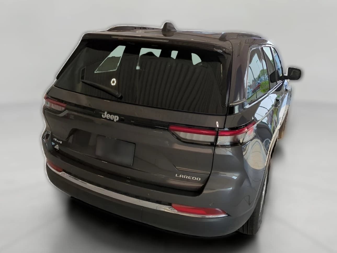 Jeep Grand Cherokee Laredo X 4x4 2026 — side view