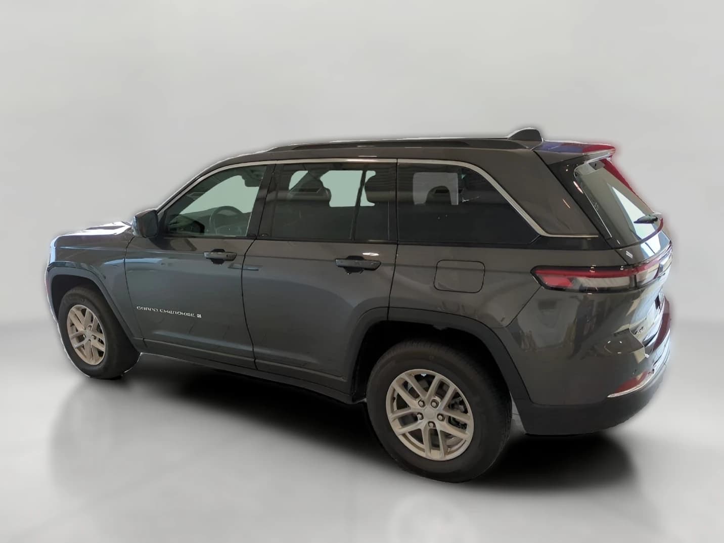 Jeep Grand Cherokee Laredo X 4x4 2026 — side view