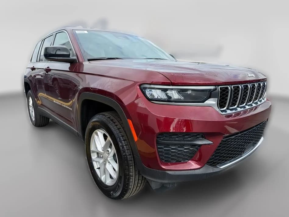 Jeep Grand Cherokee Laredo X 4x4 2026 — side view