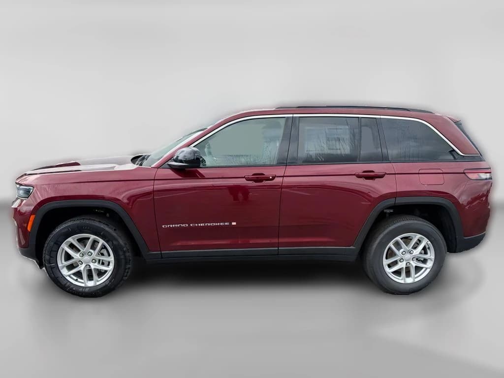 Jeep Grand Cherokee Laredo X 4x4 2026 — side view
