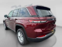 Jeep Grand Cherokee Laredo X 4x4 2026 — side view