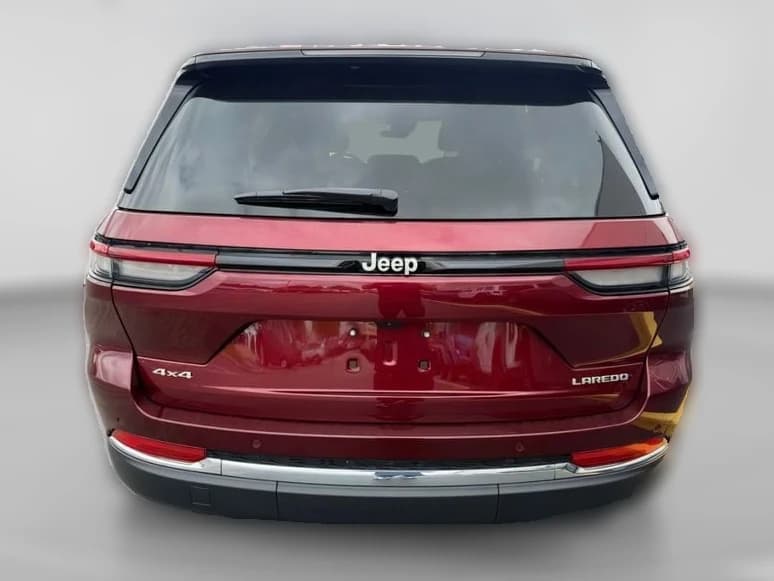 Jeep Grand Cherokee Laredo X 4x4 2026 — side view