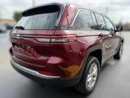 Jeep Grand Cherokee Laredo X 4x4 2026 — side view