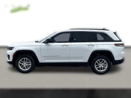 Jeep Grand Cherokee Laredo 4x4 2026 — side view