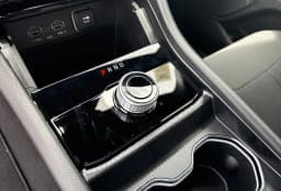 Jeep Grand Cherokee Laredo 4x4 2026 — side view