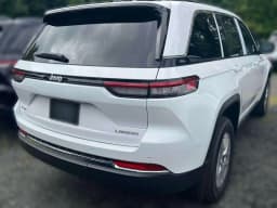 Jeep Grand Cherokee Laredo 4x4 2026 — side view