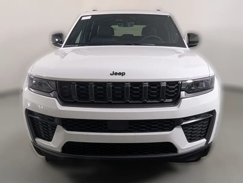 Jeep Grand Cherokee Laredo Altitude 4x4 2026 — side view