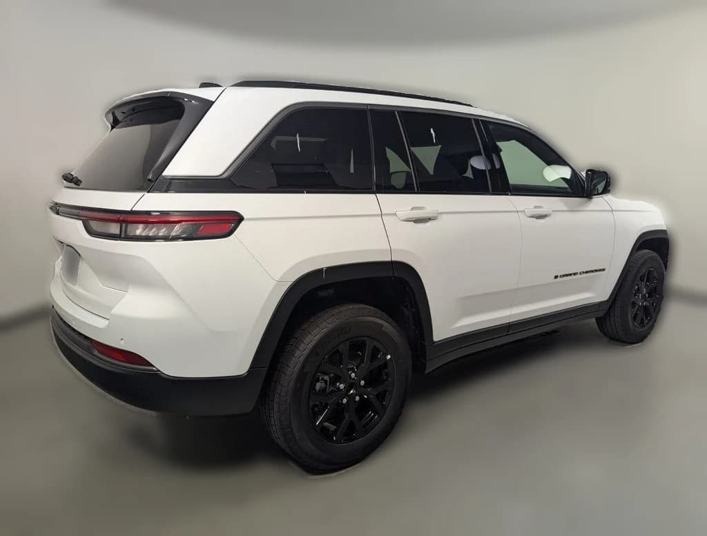 Jeep Grand Cherokee Laredo Altitude 4x4 2026 — side view