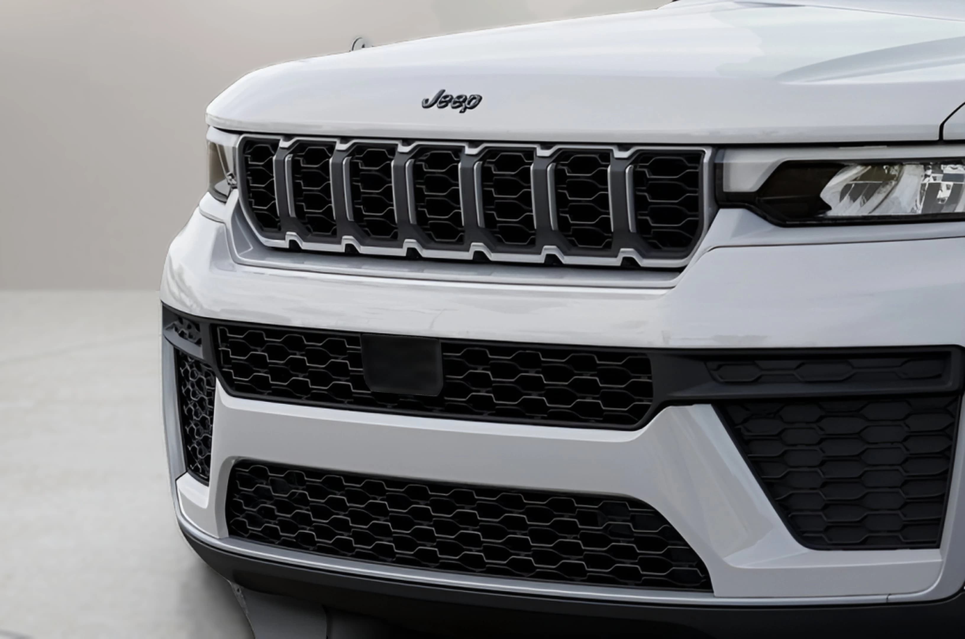 Jeep Grand Cherokee Laredo Altitude 4x4 2026 — side view