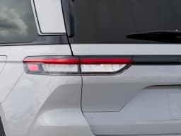 Jeep Grand Cherokee Laredo Altitude 4x4 2026 — side view