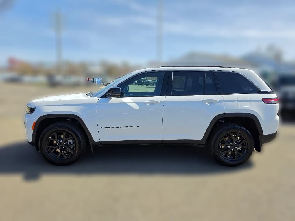 Jeep Grand Cherokee Laredo Altitude 4x4 2026 — side view