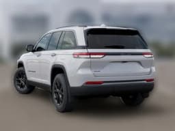 Jeep Grand Cherokee Laredo Altitude 4x4 2026 — side view