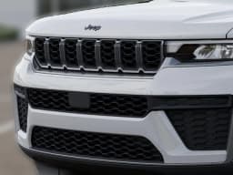 Jeep Grand Cherokee Laredo Altitude 4x4 2026 — side view