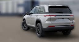 Jeep Grand Cherokee Laredo Altitude 4x4 2026 — side view