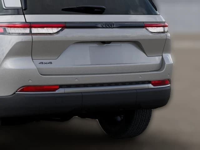 Jeep Grand Cherokee Laredo Altitude 4x4 2026 — side view