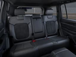 Jeep Grand Cherokee Laredo Altitude 4x4 2026 — side view