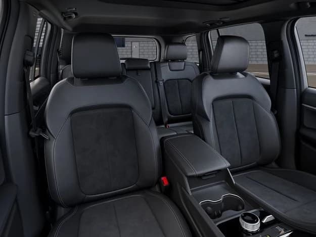 Jeep Grand Cherokee Laredo Altitude 4x4 2026 — side view