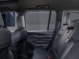 Jeep Grand Cherokee Laredo Altitude 4x4 2026 — side view