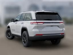 Jeep Grand Cherokee Laredo Altitude 4x4 2026 — side view