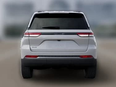 Jeep Grand Cherokee Laredo Altitude 4x4 2026 — side view