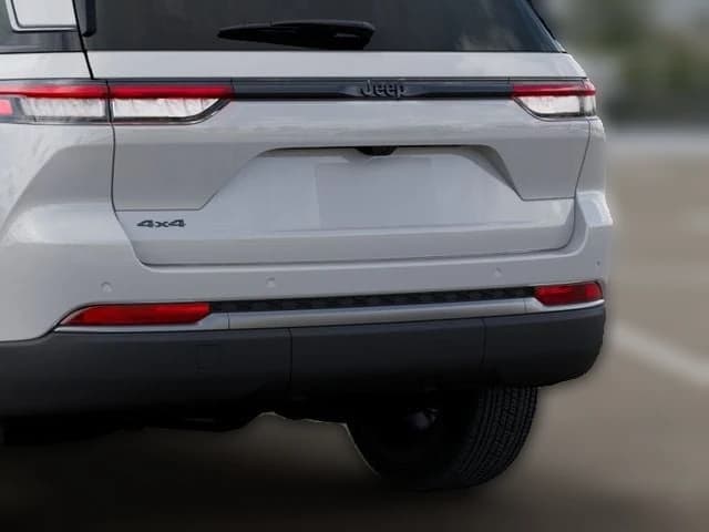 Jeep Grand Cherokee Laredo Altitude 4x4 2026 — side view