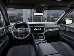 Jeep Grand Cherokee Laredo Altitude 4x4 2026 — side view