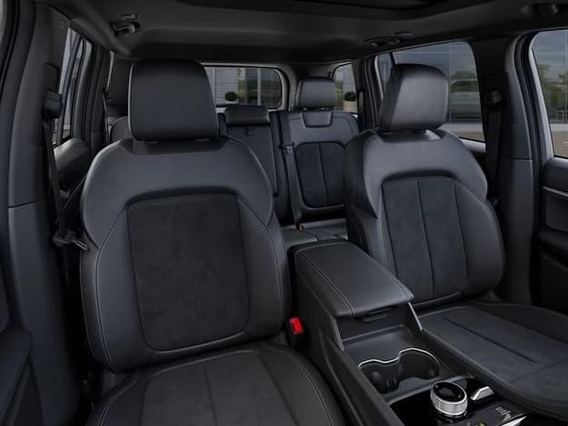 Jeep Grand Cherokee Laredo Altitude 4x4 2026 — side view
