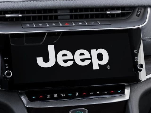 Jeep Grand Cherokee Laredo Altitude 4x4 2026 — side view