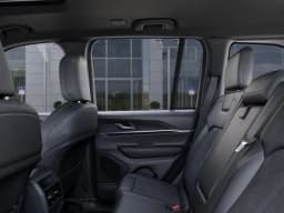 Jeep Grand Cherokee Laredo Altitude 4x4 2026 — side view